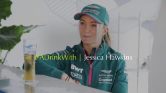 Uma bebida com Jessica Hawkins | Apresentado por Peroni