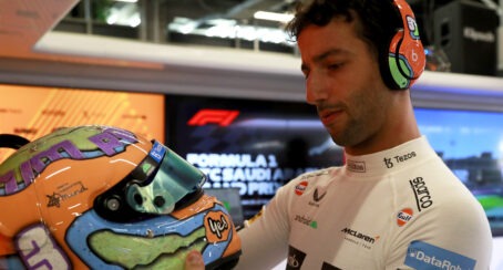 Williams: Off Grid | Button & Albon go karting in LA