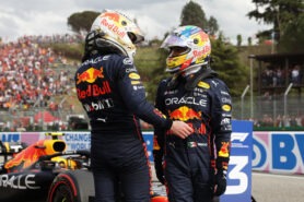 Naurava Challenge Verstappenin ja Pérezin kanssa