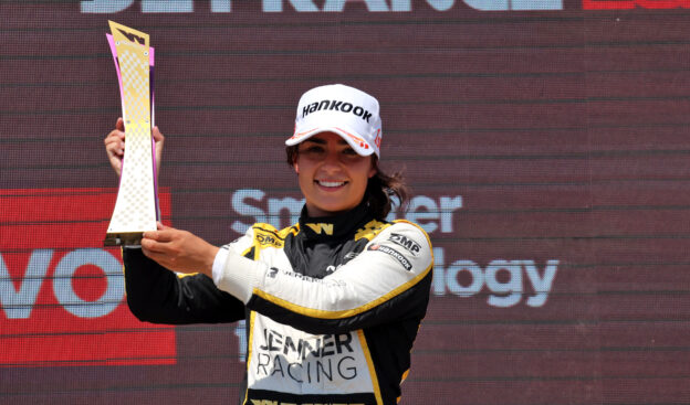 Can a woman be a Formula 1 race driver? 1 Can a woman be a Formula 1 race driver?