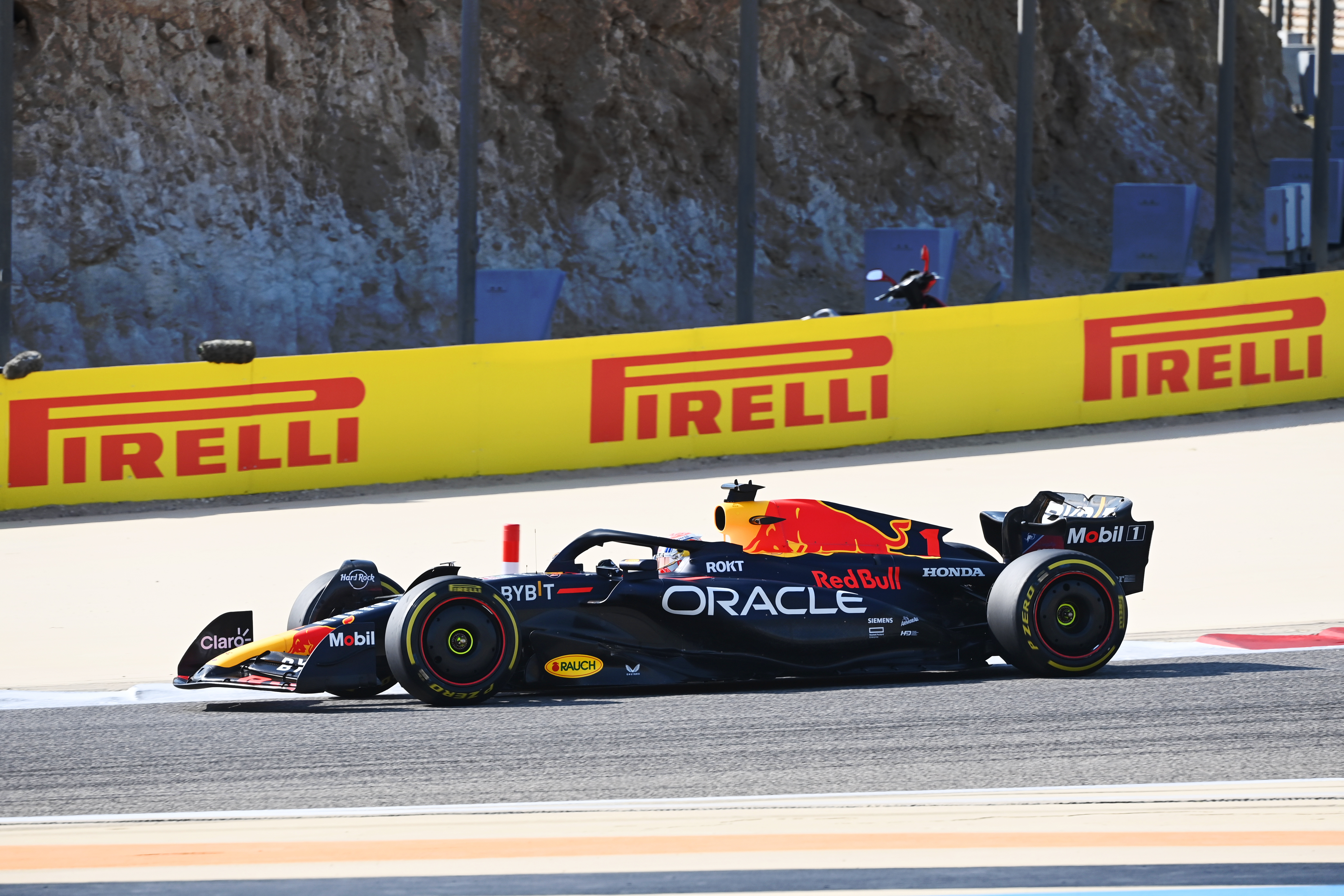 Fotos: o primeiro dia de treinos da F1 para o GP do Bahrein - Notícia de F1