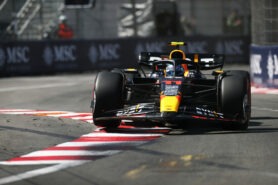 Verstappens Überlegenheit glänzt, während Pérez den Durchbruch beim Bremsen anstrebt