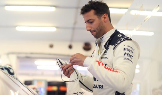 From Laughter to Pain: Ricciardo's Injury Shifts F1 Spotlight to Lawson 1 Former Champions Clash: Ricciardo's Return Divides F1 Icons!