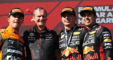 F1 Geschiedenis herschreven: Verstappens dominante seizoen eindigt met Abu Dhabi-triomf
