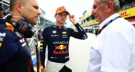 Revivez le lancement de la saison 2025 d'Aston Martin depuis F1 75