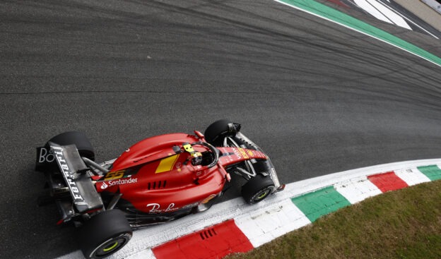 Sainz volta a ser o mais rápido e lidera 3º treino livre do GP de