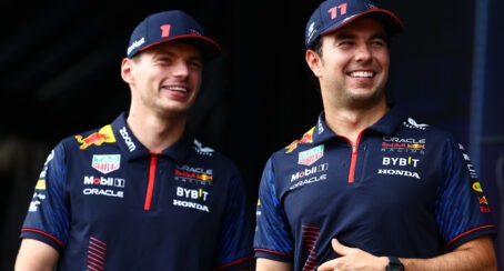 Pundits looking for story behind Verstappen team order refusal