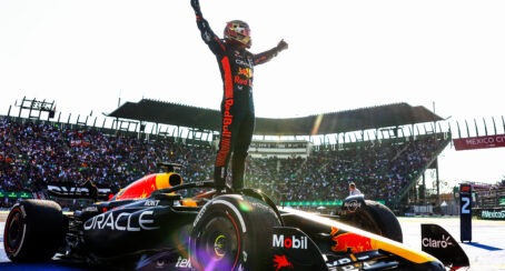 F1 Geschiedenis herschreven: Verstappens dominante seizoen eindigt met Abu Dhabi-triomf