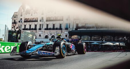 Pundits looking for story behind Verstappen team order refusal