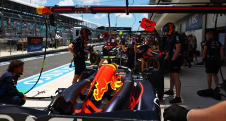 Ferrari F1 Baas geeft beperkte controle over bestuurdersconflict toe