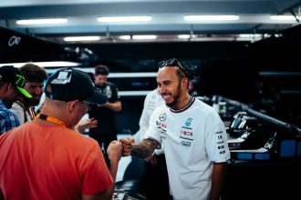 Бинотто критикует действия Хэмилтона в Ferrari и ставит под сомнение лояльность команды Леклеру