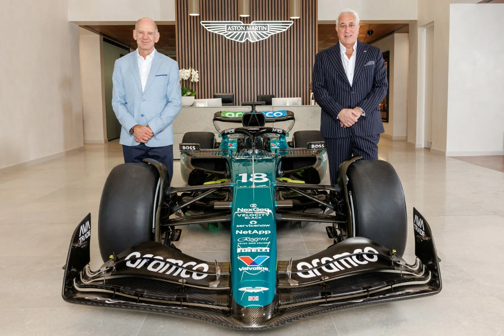 Adrian Newey는 현재 첫 주에 Aston Martin에게 영향을 미칩니다.