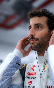 Plotki głoszą, że Ricciardo będzie kierował Cadillakiem F1 Powrót w 2026 roku?
