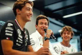 Wolff de Mercedes reporte les négociations sur le contrat de Russell jusqu'à la mi-saison