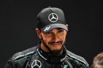 Lewis Hamilton, Wolff'un Yorumlarını Reddetti ve Mercedes Gerginliği Ortasında Dik Durdu