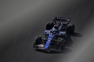 Luke Browning (GBR) Williams Racing FW46 Academy 드라이버. 포뮬러 1 월드 챔피언십, Rd 24, 아부다비 그랑프리, 6년 2024월 XNUMX일 금요일. Yas Marina Circuit, 아부다비, UAE.