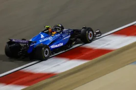 Sainz lidera el segundo día mientras se intensifican los test de pretemporada en Bahréin