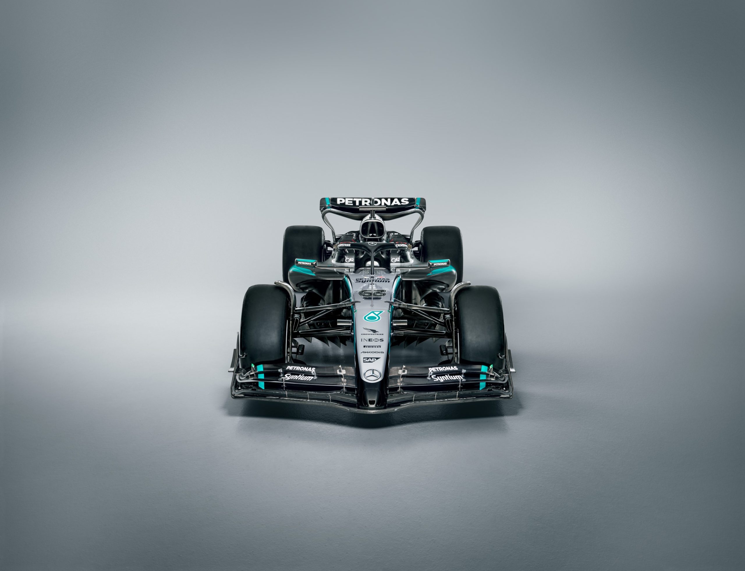 2025メルセデスW16 F1 自動車発表会の写真
