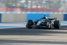 Mercedes W2025 uit 16 F1 Foto's van de lancering van de auto