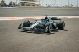 Mercedes W2025 uit 16 F1 Foto's van de lancering van de auto
