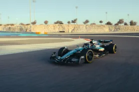 Mercedes W2025 uit 16 F1 Foto's van de lancering van de auto