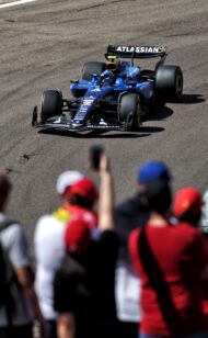 What Happens in the Garage Before an F1 Session? Williams and Sainz Show You