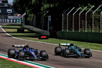 Carlos Sainz (ESP) Atlassian Williams Racing FW47 and Fernando Alonso (ESP) Aston Martin F1 Team AMR25 battle for position.
18.05.2025. Formula 1 World Championship, Rd 7, Emilia Romagna Grand Prix, Imola, Italy, Race Day.