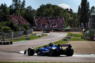 Carlos Sainz (ESP) Atlassian Williams Racing FW47. 18.05.2025. Formula 1 World Championship, Rd 7, Emilia Romagna Grand Prix, Imola, Italy, Race Day.