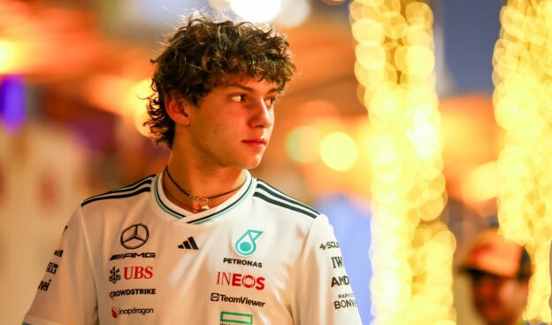 Mercedes' Crisis and Hamilton's Support for Antonelli Amid Struggles 1 Mercedes' Crisis and Hamilton's Support for Antonelli Amid Struggles