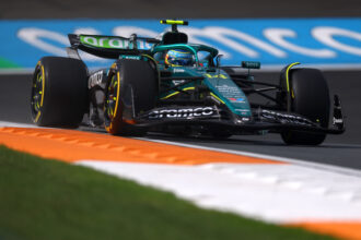 ZANDVOORT, PAESI BASSI - 29 AGOSTO: Fernando Alonso della Spagna alla guida della (14) Aston Martin F1 Il team AMR25 Mercedes in pista durante le prove prima della F1 Gran Premio dei Paesi Bassi al Circuito di Zandvoort il 29 agosto 2025 a Zandvoort, Paesi Bassi. (Foto di Zak Mauger/LAT Images) 2232667321 Immagine a colori, orizzontale, sport, motorsport, corse di Formula Uno