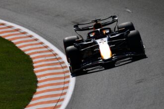 ZANDVOORT, PAESI BASSI - 30 AGOSTO: Max Verstappen dei Paesi Bassi alla guida della (1) Oracle Red Bull Racing RB21 in pista durante le prove libere finali prima della F1 Gran Premio dei Paesi Bassi al Circuito di Zandvoort il 30 agosto 2025 a Zandvoort, Paesi Bassi. (Foto di Zak Mauger/LAT Images) // Getty Images / Red Bull Content Pool // SI202508300141 // Utilizzo solo per uso editoriale //
