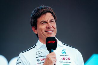 F1 นอกเหนือจากโครงข่ายไฟฟ้า: วูล์ฟและโทมัสพูดถึงเมอร์เซเดสในปี 2026