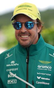Alonso still keeps his 2027 future open at Aston