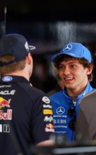 Rossi escolhe Antonelli em vez da Ferrari como a esperança italiana para o título.
